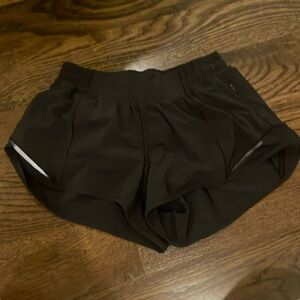 Black 2.5 low rise Luluemon shorts